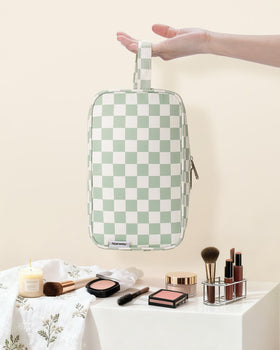 Narwey Travel Toiletry Bag zipped close