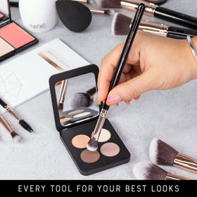 Niré 15 Piece Makeup Brush Set showcasing rose gold accents