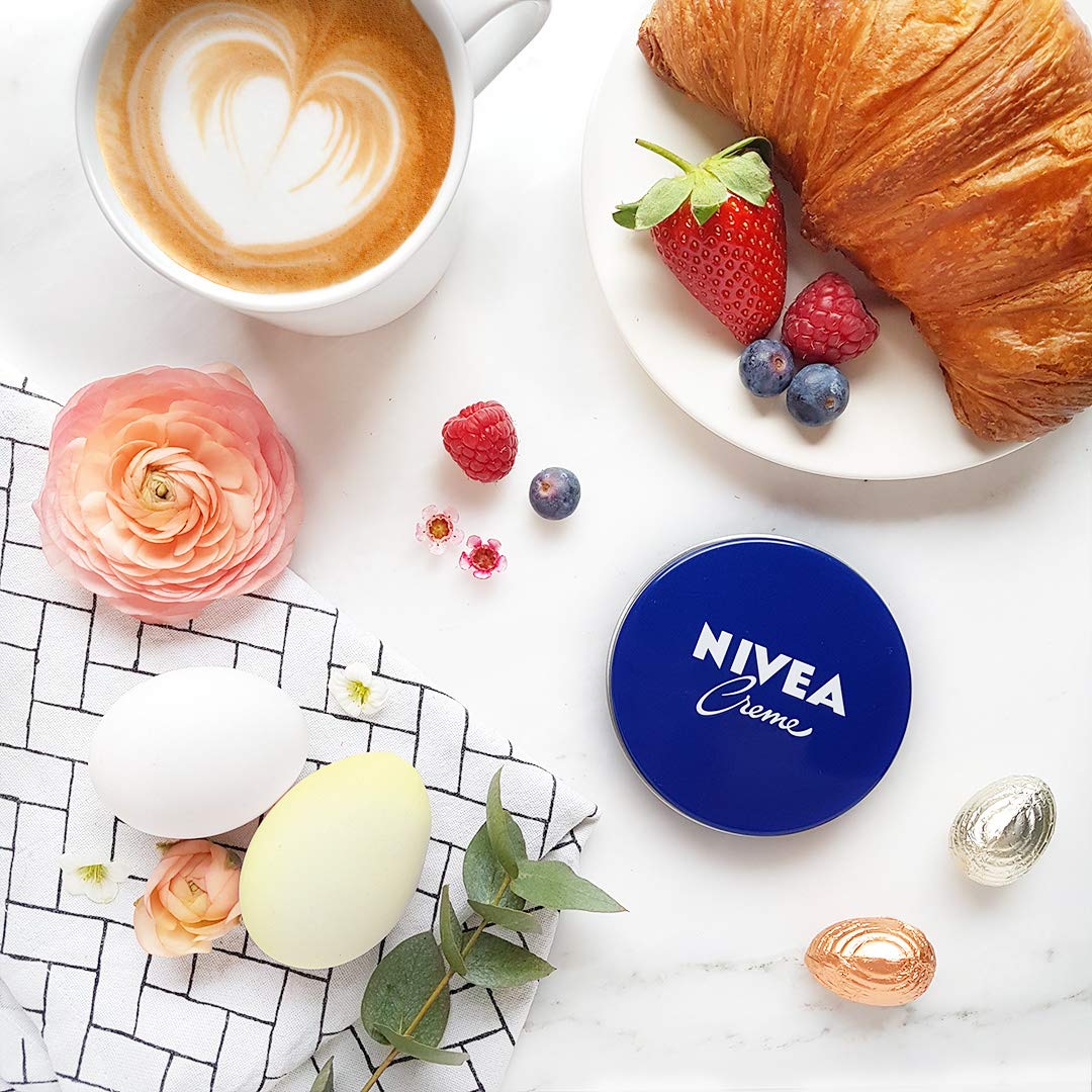 NIVEA Creme 200ml lifestyle scene with family