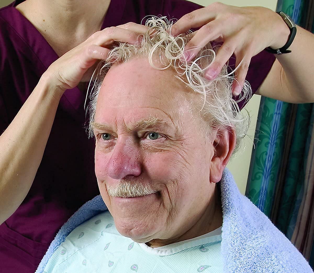 No-Rinse Shampoo application on hair