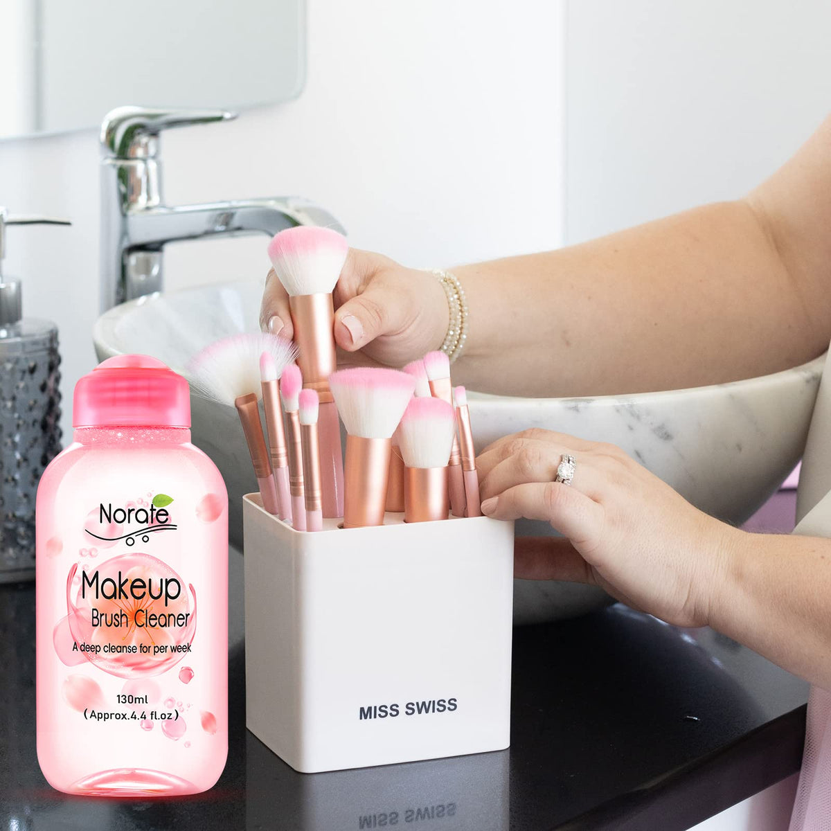 Norate Makeup Brush Cleaner with cleaning mat