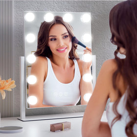NUSVAN Vanity Makeup Mirror showing compact design and rubber pads