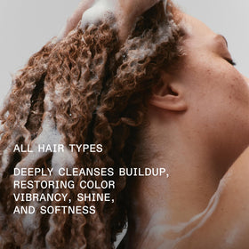 Olaplex N°.4C Bond Maintenance Clarifying Shampoo 250 mL side view