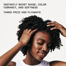 Olaplex N°.7 Bonding Hair Oil lifestyle scene