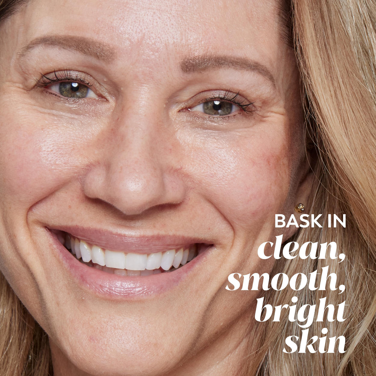 Olay Detoxifying Pore Scrub lathering on skin