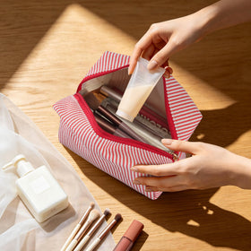 Open UUYUUY Makeup Bag showing interior storage space