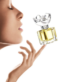 Oscar de la Renta Esprit D'Oscar Eau de Parfum lifestyle scene
