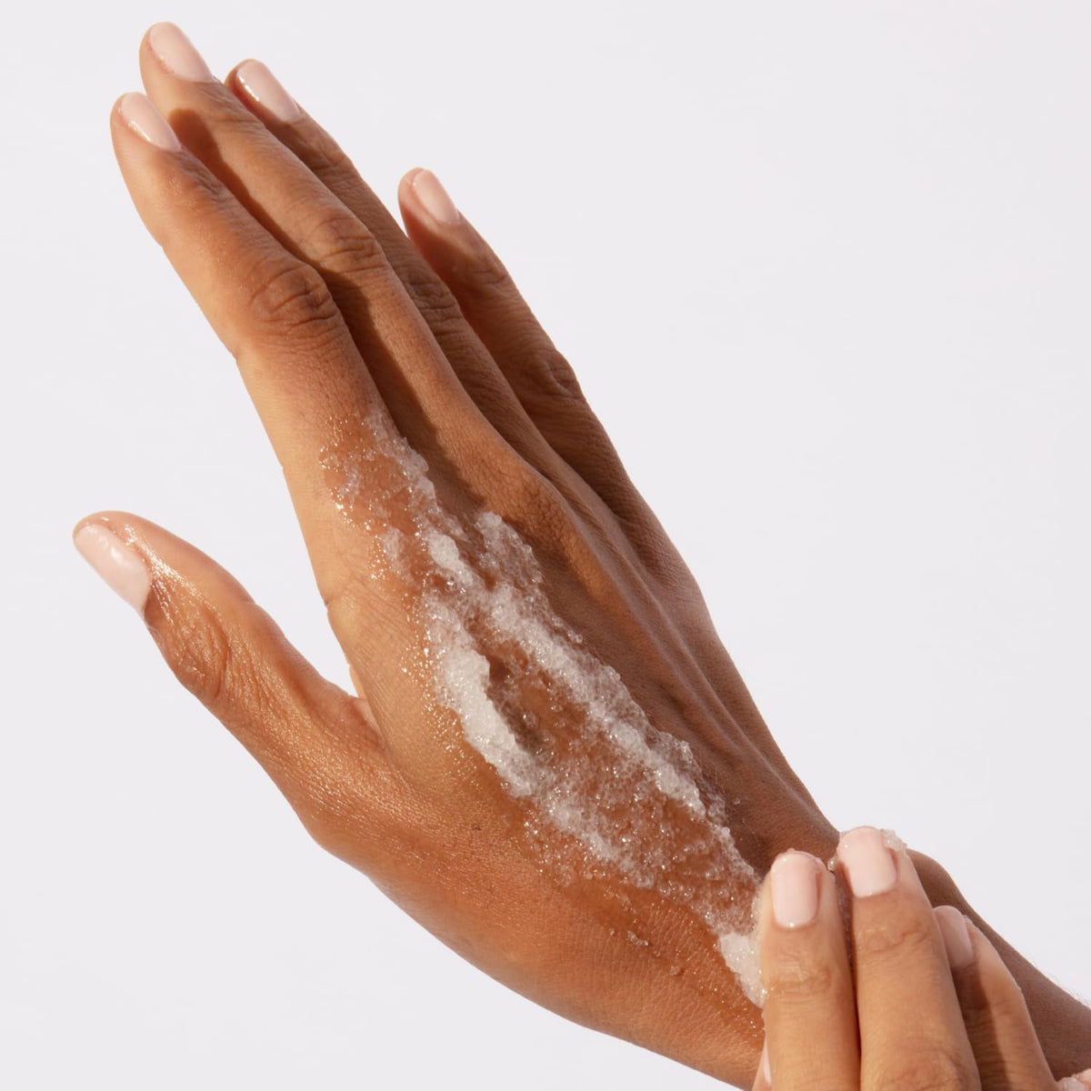 OUAI Scalp & Body Scrub Melrose Place in bathroom setting