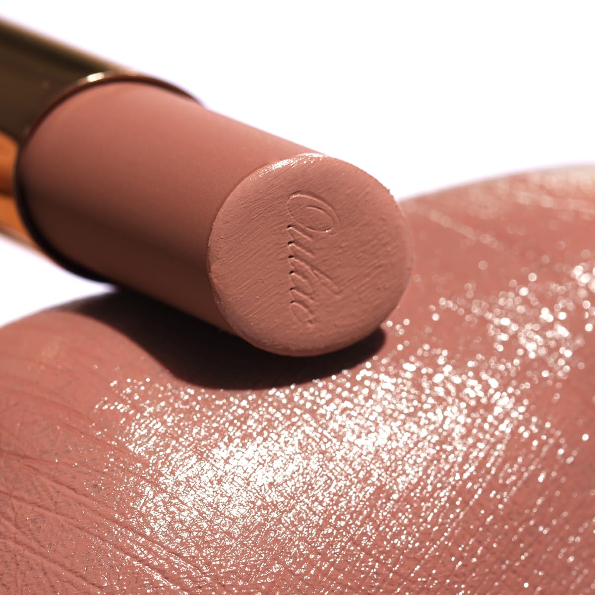 Oulac Lipstick showing hydrating properties