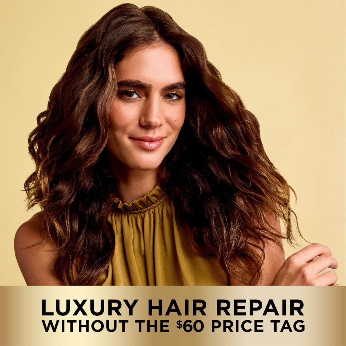 Pantene Miracle Rescue 10in1 Multitasking Spray in lifestyle setting