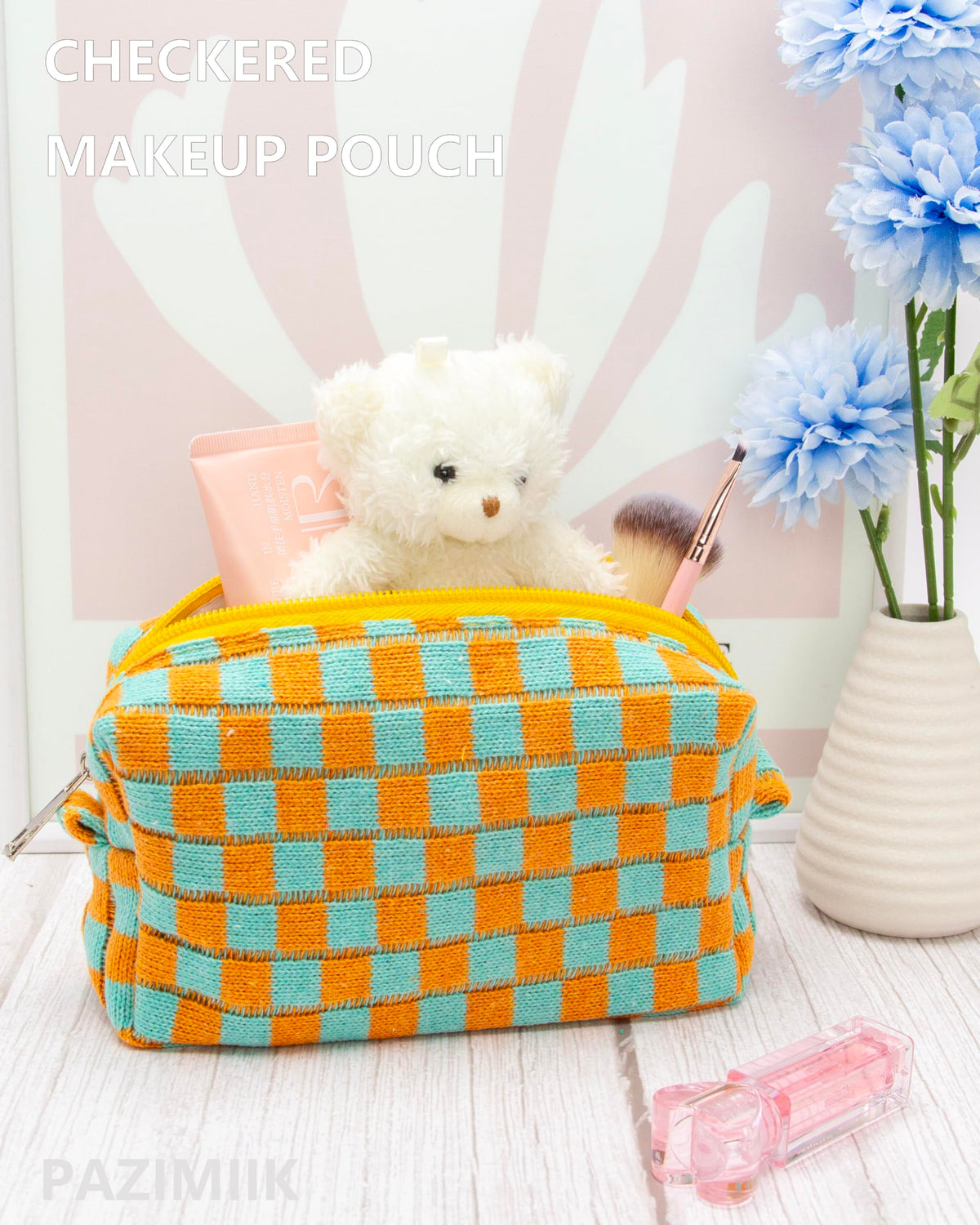 PAZIMIIK Checkered Makeup Bag showing smooth zipper detail