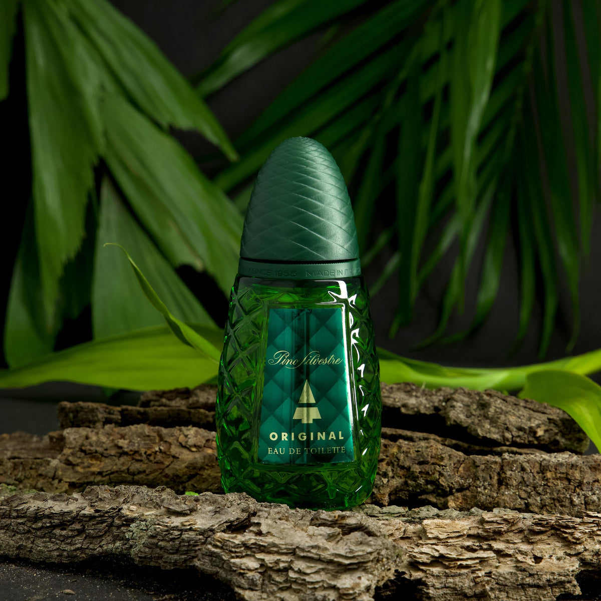 Pino Silvestre Original Eau De Toilette close-up of sprayer