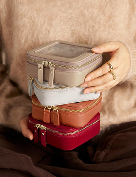 Popvibe Small Clear Makeup Bag with water protection demonstration