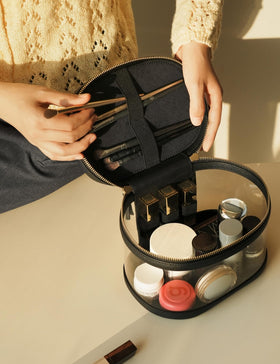 Popvibe Travel Makeup Bag showing smooth zipper and gold hardware
