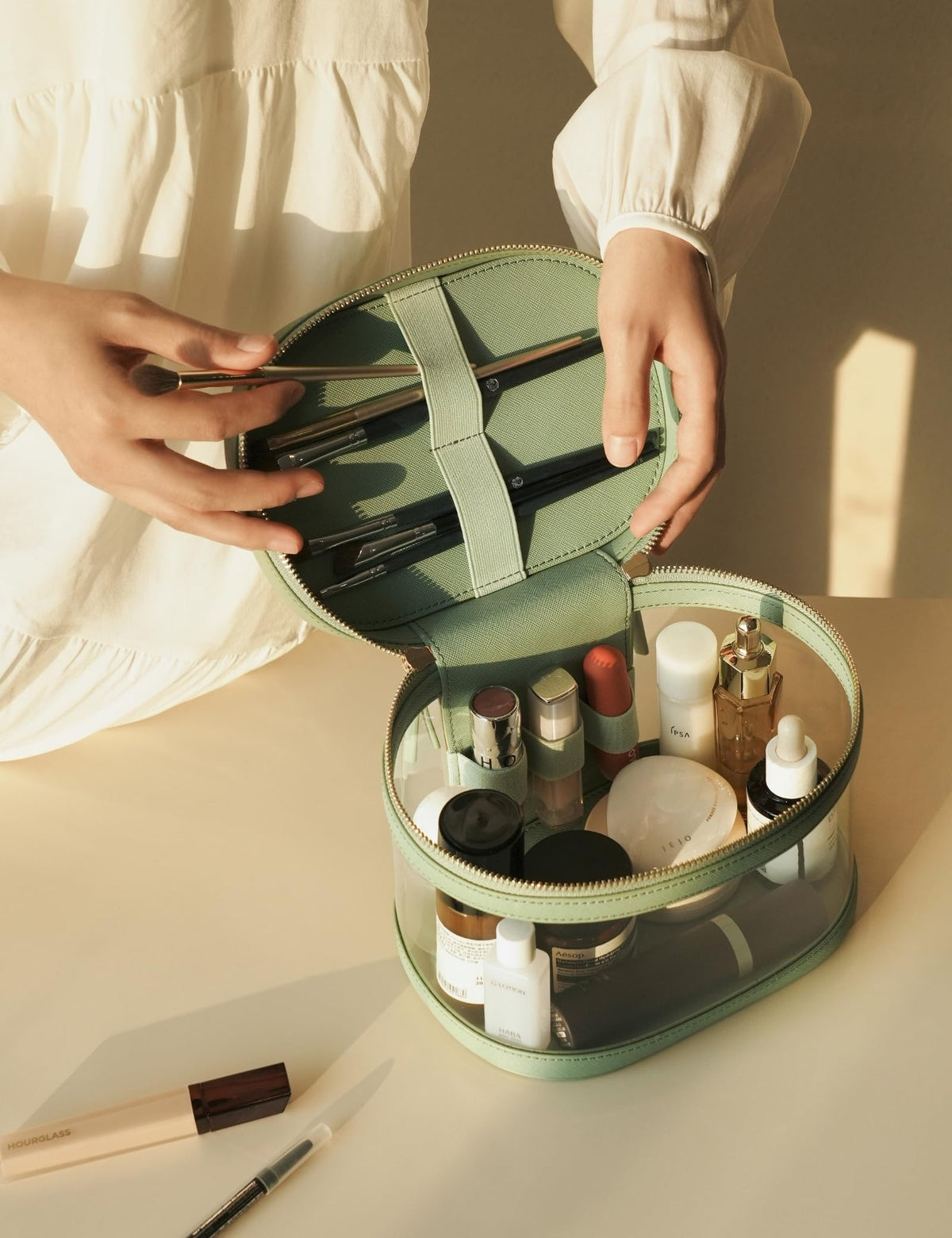 Popvibe Travel Makeup Case with brushes and cosmetics inside