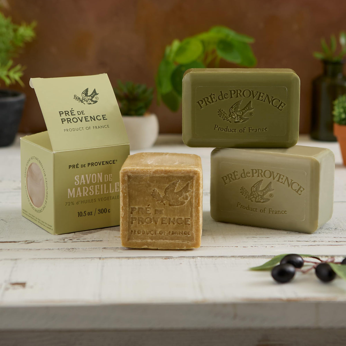 Pre de Provence Artisanal Soap Bar with a lavender flower