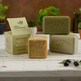 Pre de Provence Artisanal Soap Bar with a lavender flower