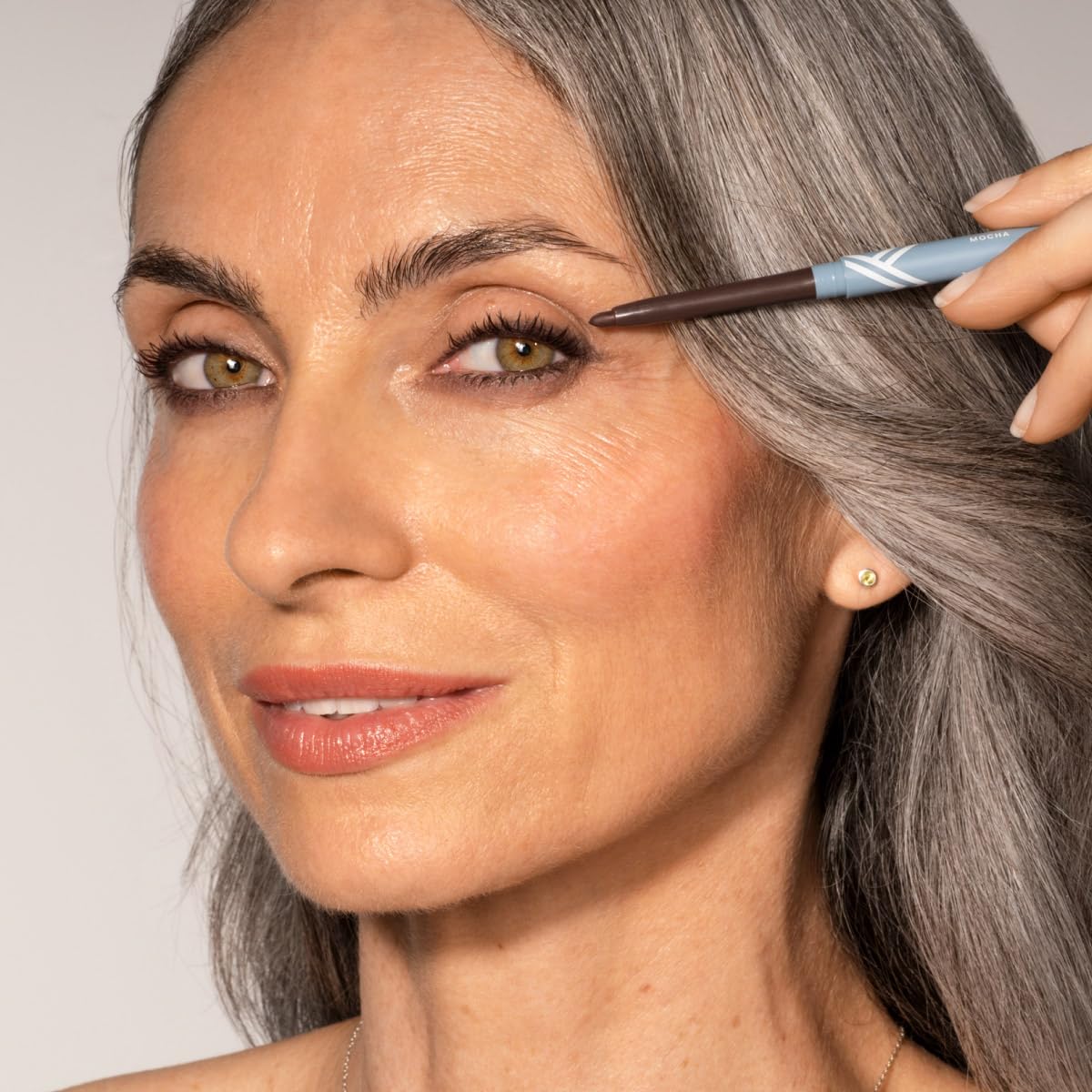 PROMETICS PrimeEyes Glide Eyeliner brown on model