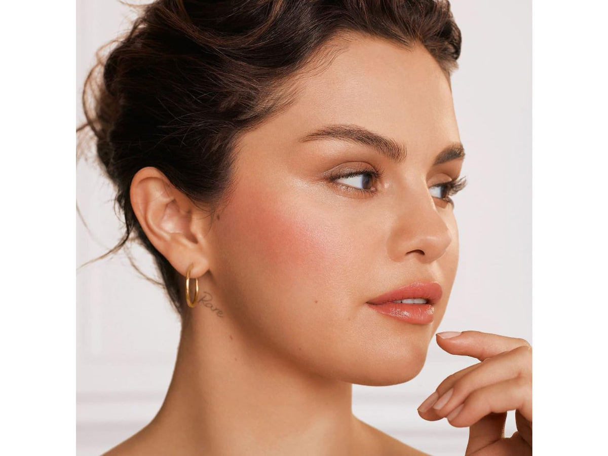 Rare Beauty Soft Pinch Matte Liquid Blush Love texture on hand