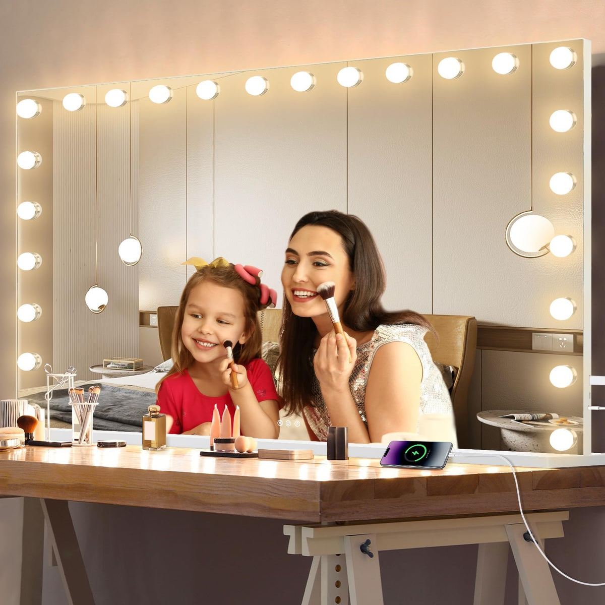 Ratsamee Hollywood Vanity Mirror showing cool light setting