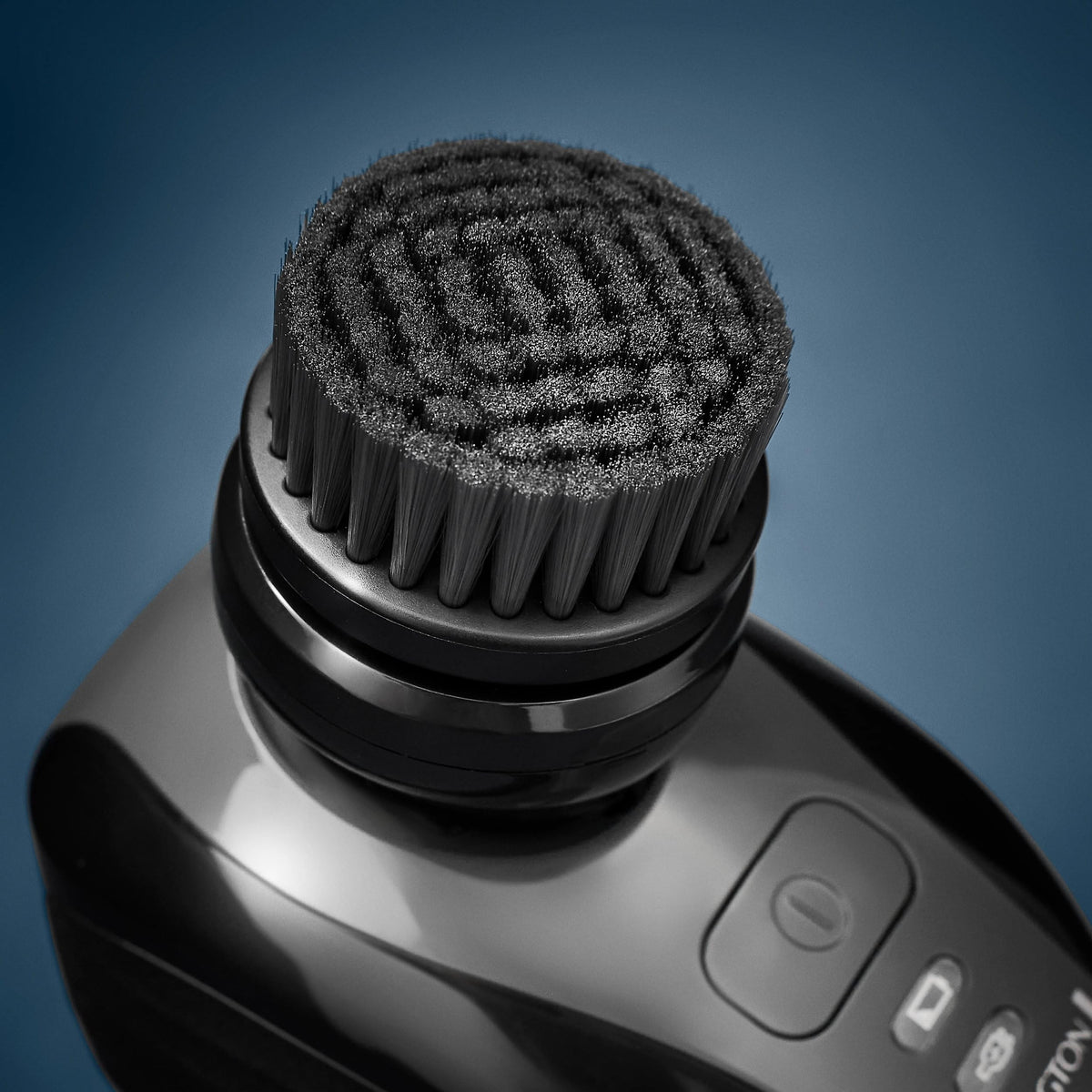 Remington Balder 3 Head Shaver showing waterproof feature