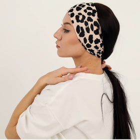 RITOPER headband worn during yoga workout
