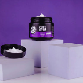 Rolda Curl Cream texture close-up on hand