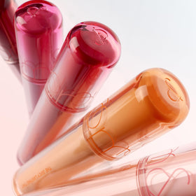 rom&nd The Juicy Lasting Tint Apple Brown texture on hand