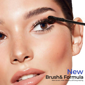 SACE LADY Black Mascara brush close-up showing bristles