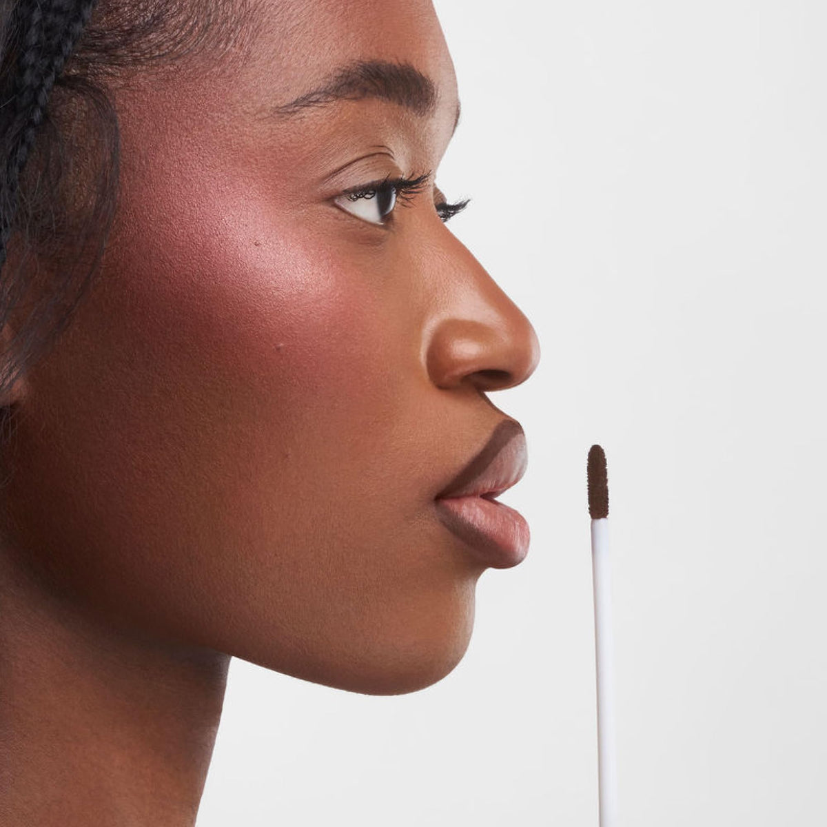Sacheu Lip Liner STAY-N in use during makeup application