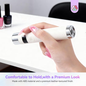 SAVILAND UV Light in use for gel nail application