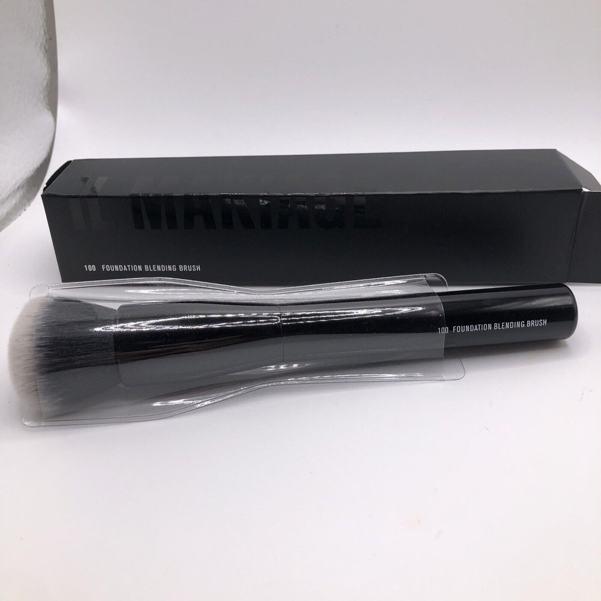 Scinex Foundation Blending Brush #100 in black, front view