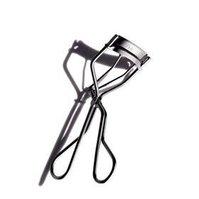 Shiseido Eyelash Curler front view with replacement pad