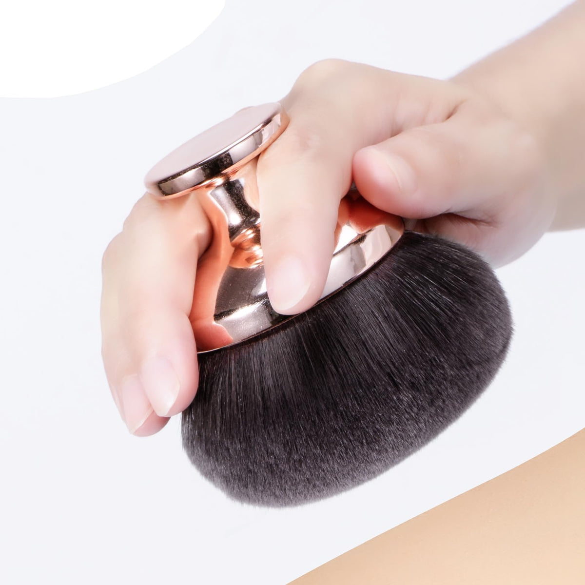 Side view of BABYSHEEP kabuki brush