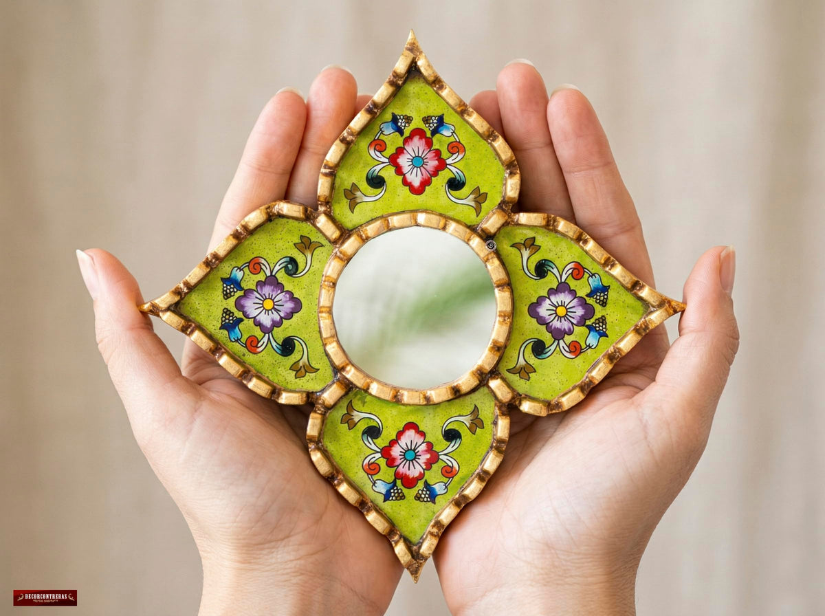 Side view of DecorContreras wall mirror showcasing geometric frame