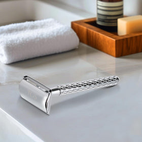 Side view of THE GROOMING SOCIETY Razor