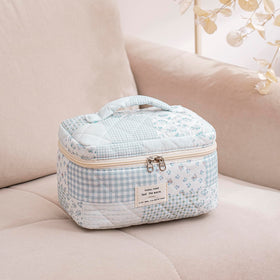 Side view of uekeboag large travel quilted makeup bag with zipper