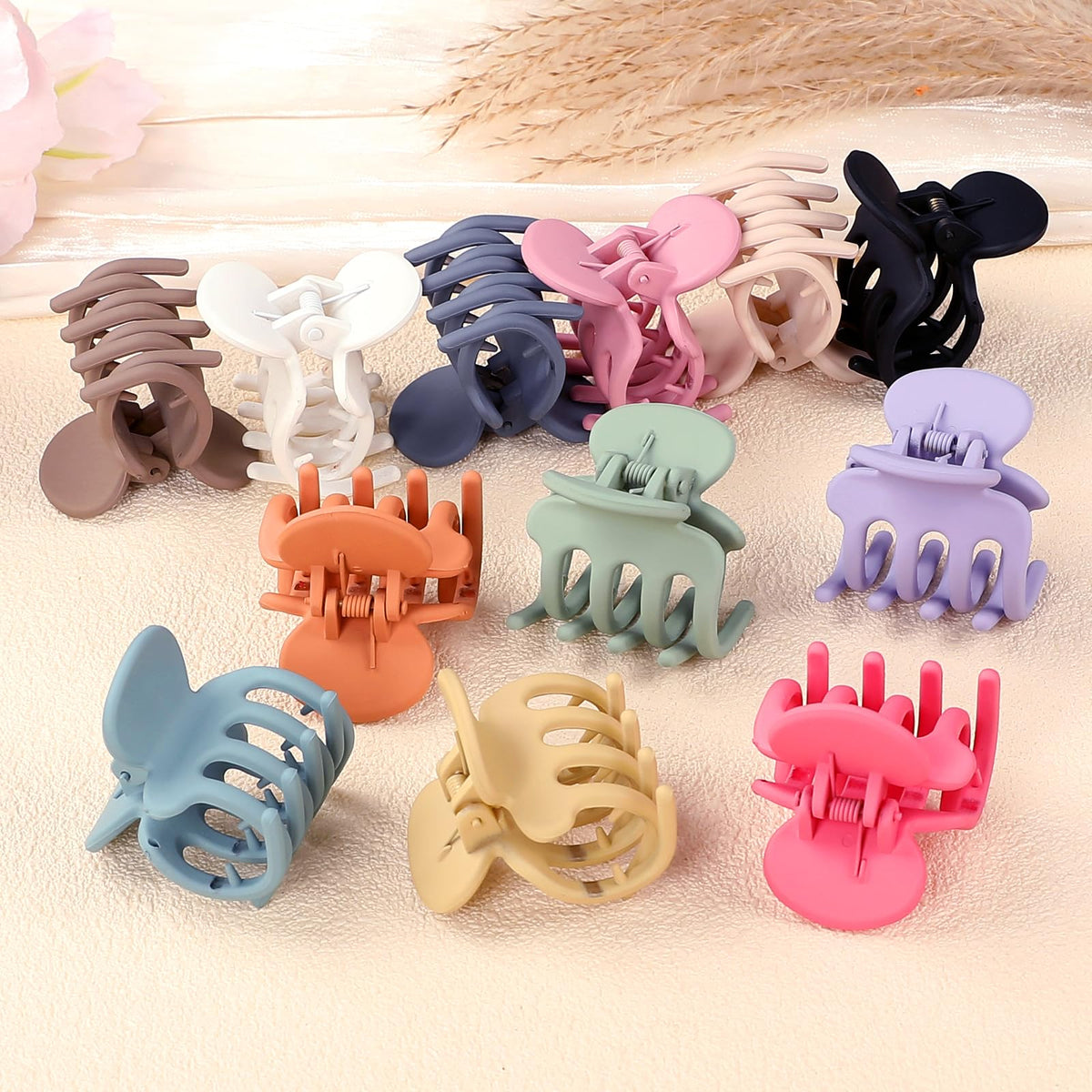 Sisiaipu 12Pcs Hair Clips on a model with long hair