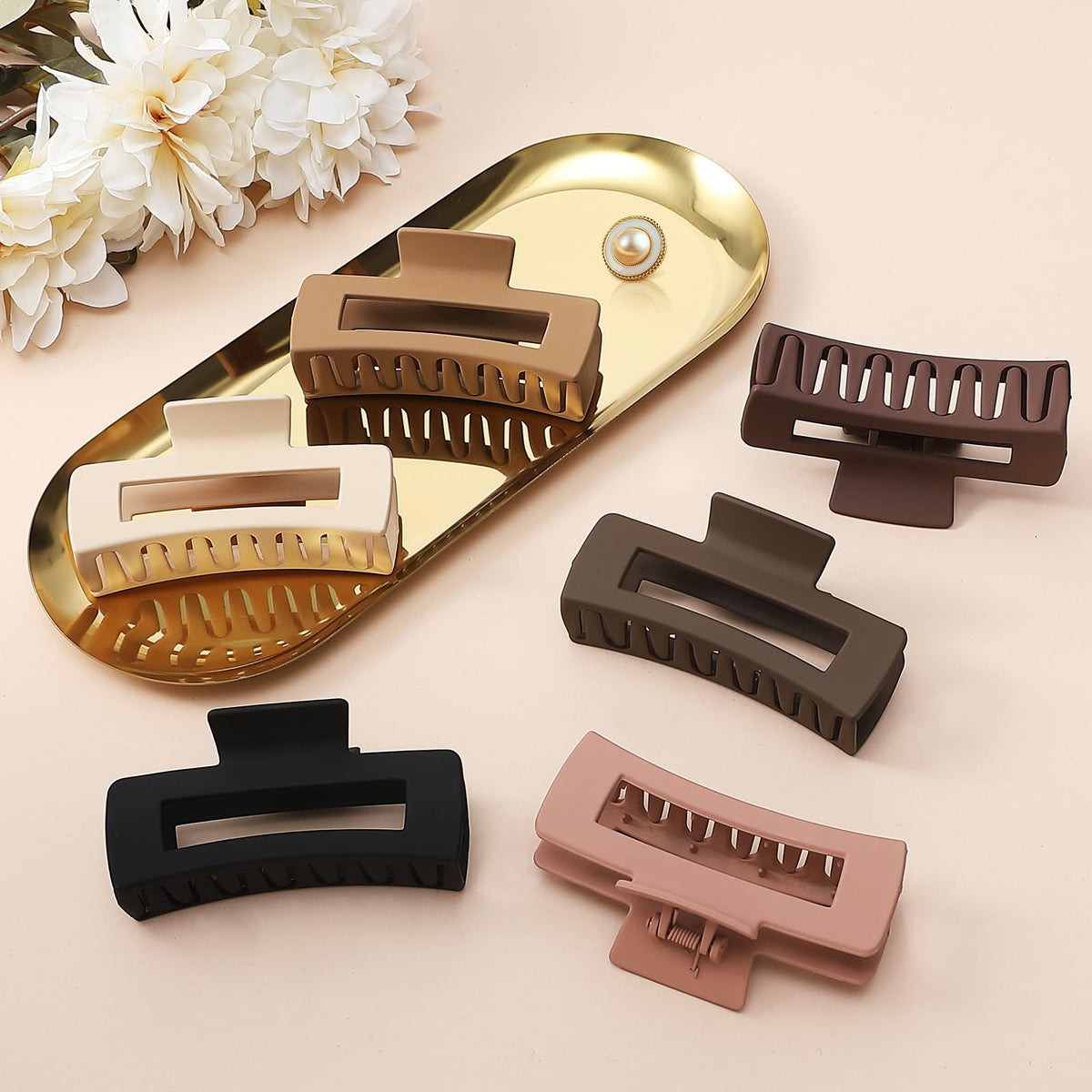 Sisiaipu 4 Inch Large Hair Claw Clip close-up of non-slip design
