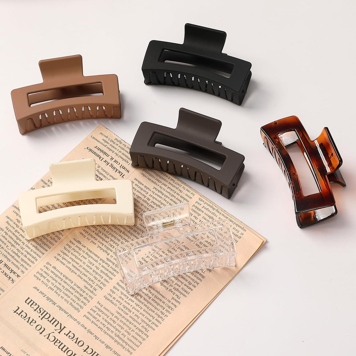 Sisiaipu hair claw clip in white, demonstrating non-slip design