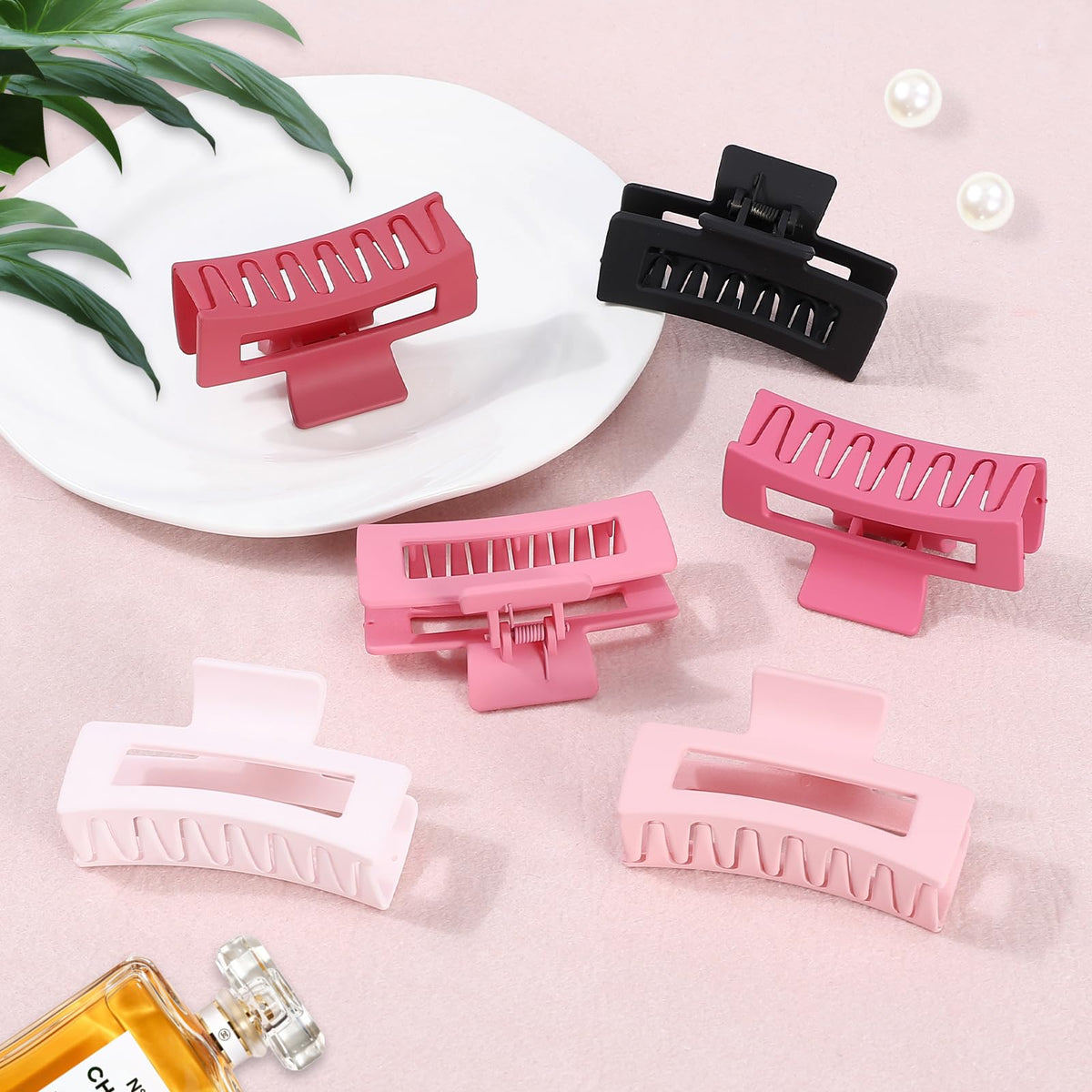 Sisiaipu hair claw clips in a stylish bathroom setting
