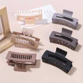 Sisiaipu Medium Claw Clip in Dark Brown