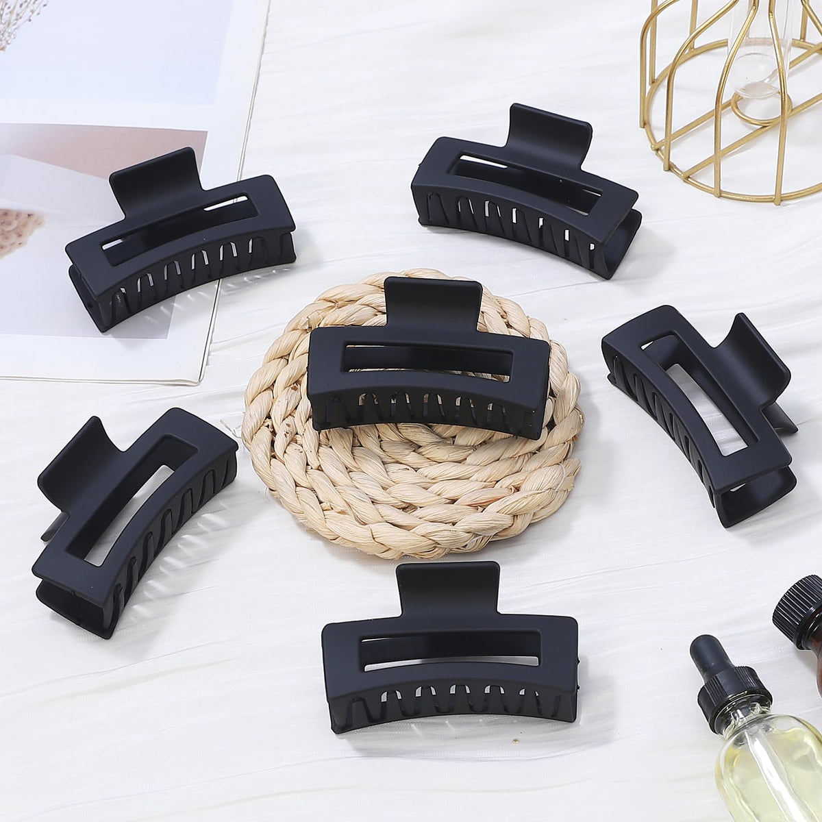 Sisiaipu Square Hair Clips in use while applying makeup