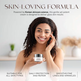 Skin 2.0 Retinol & Vitamin E Face Moisturizer in hand