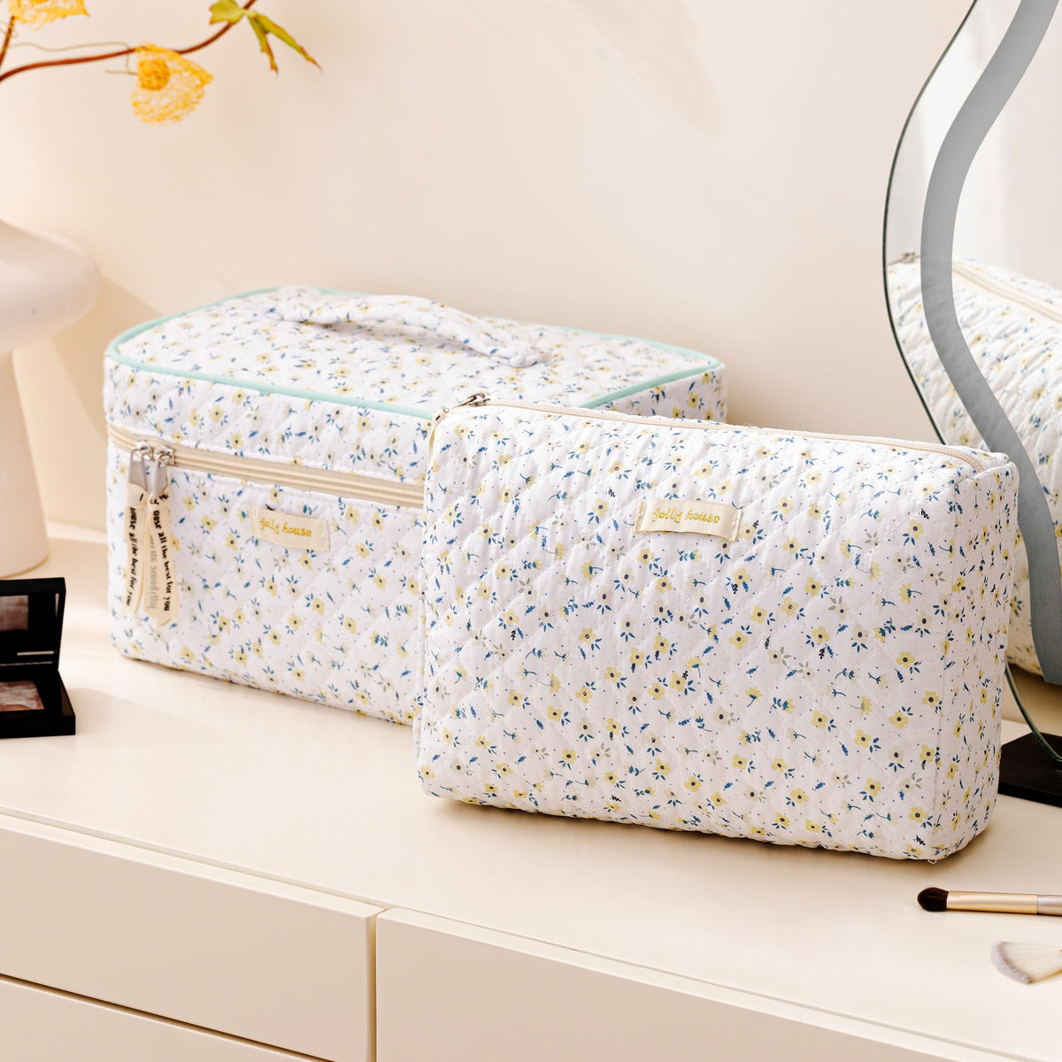 Small HBselect makeup bag suitable for travel
