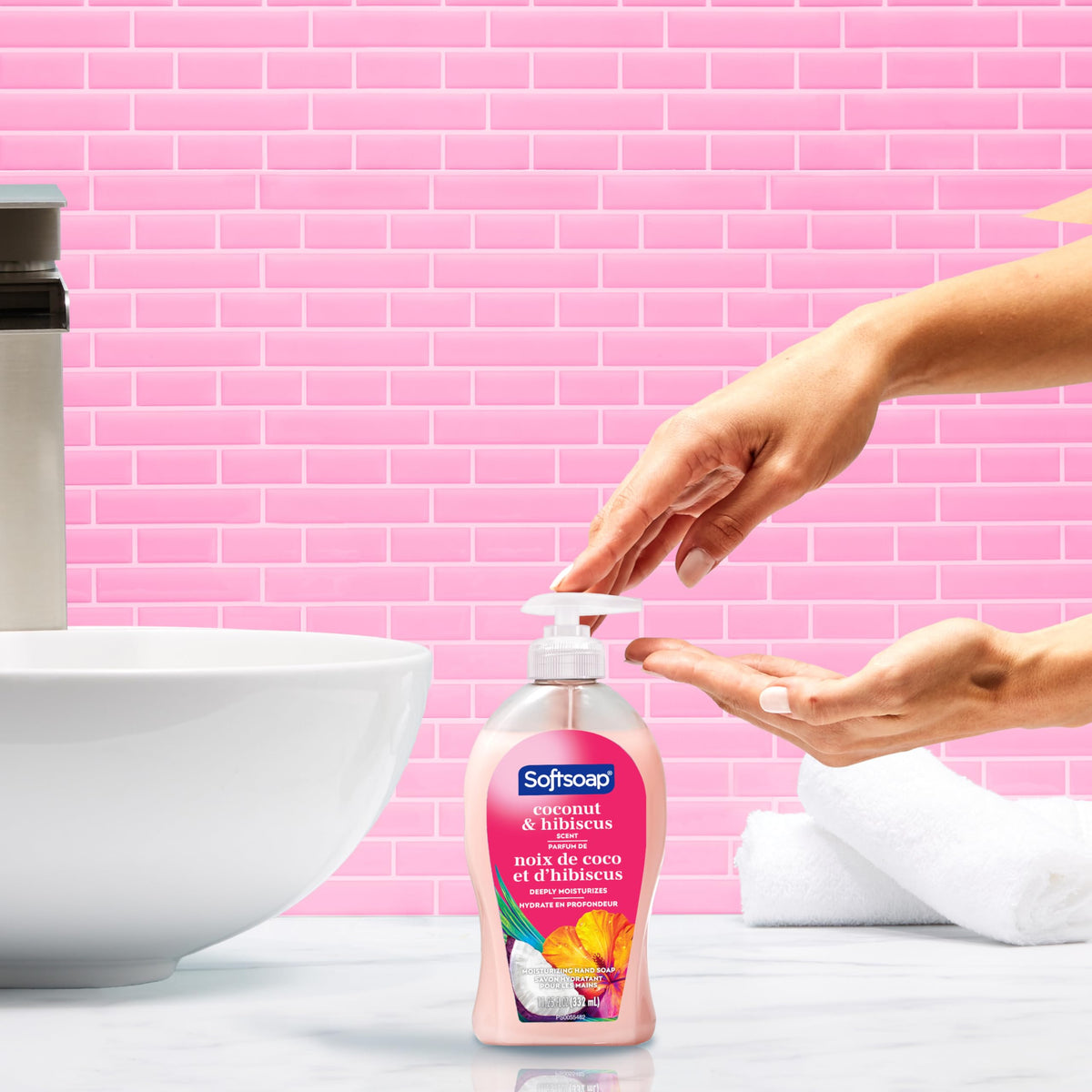 Softsoap Liquid Hand Soap Coconut Hibiscus 11.25 oz back view