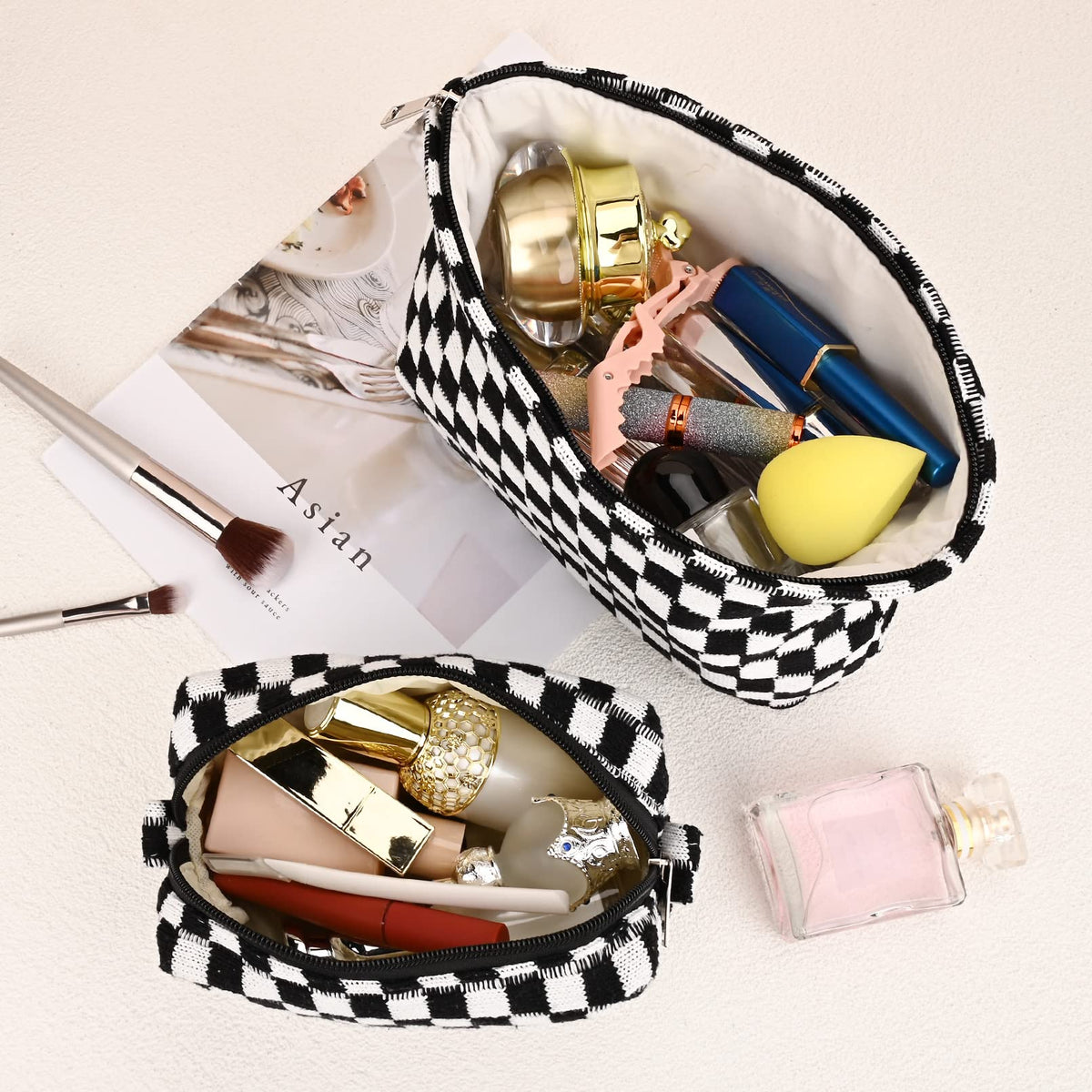 SOIDRAM checkered pattern cosmetic bag open