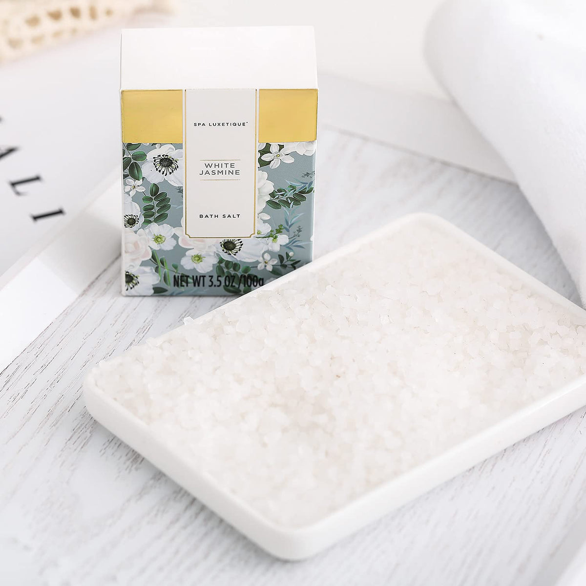 Spa Luxetique essential oil and bath puff