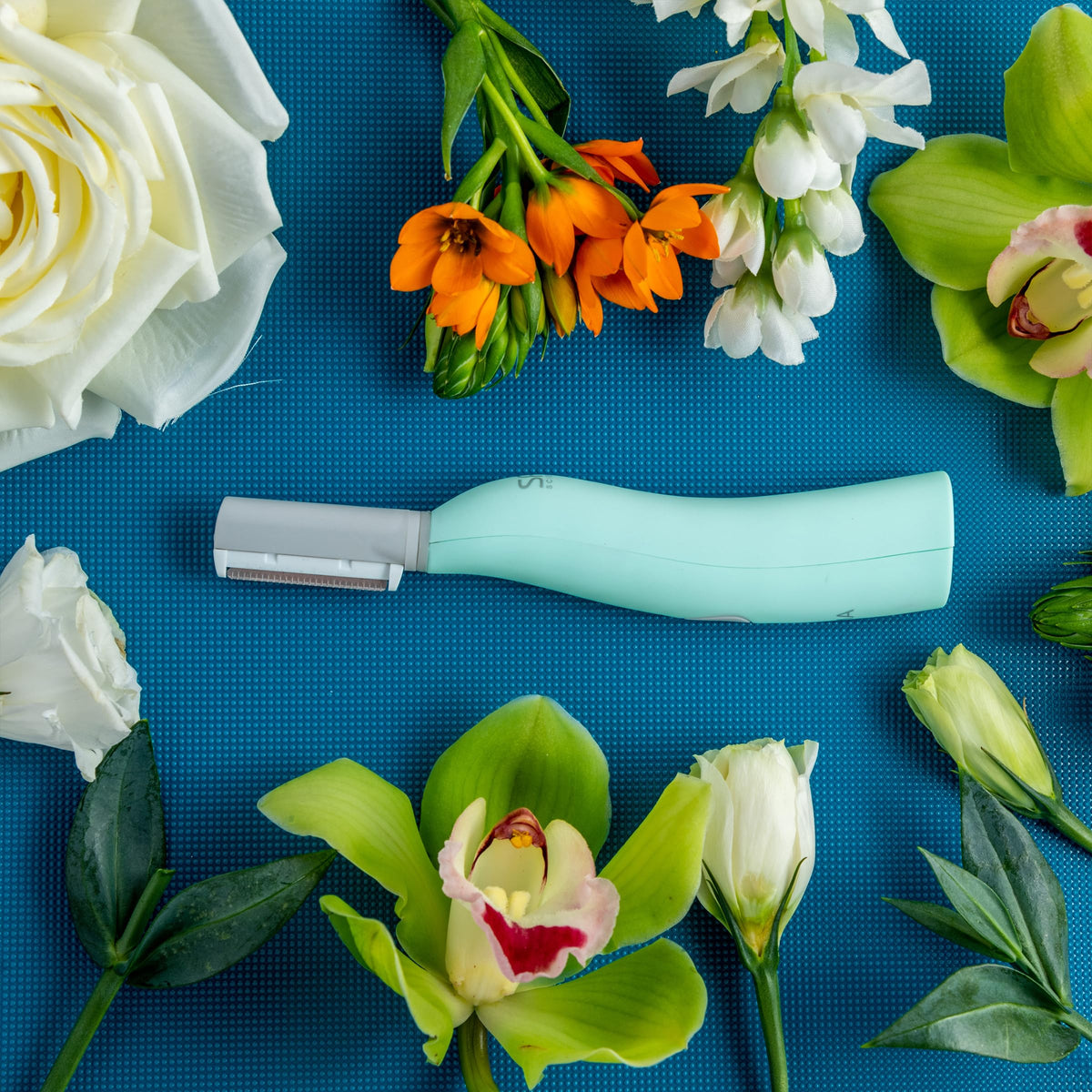 SPA SCIENCES SIMA Dermaplane Razor with USB charger and manual