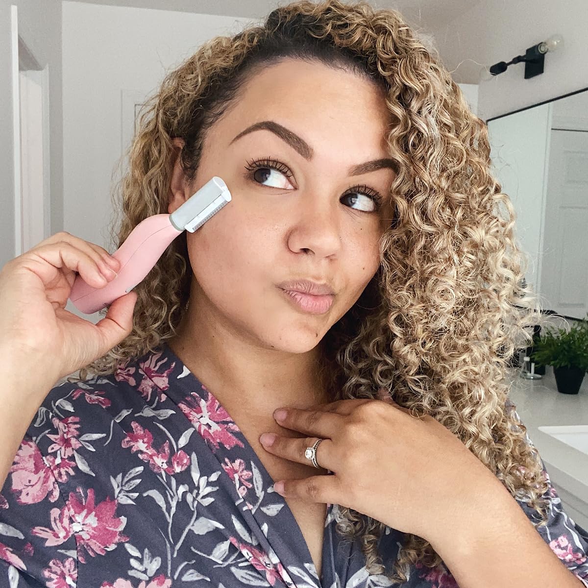 SPA SCIENCES SIMA Dermaplaning Blade Replacement Kit contents overview
